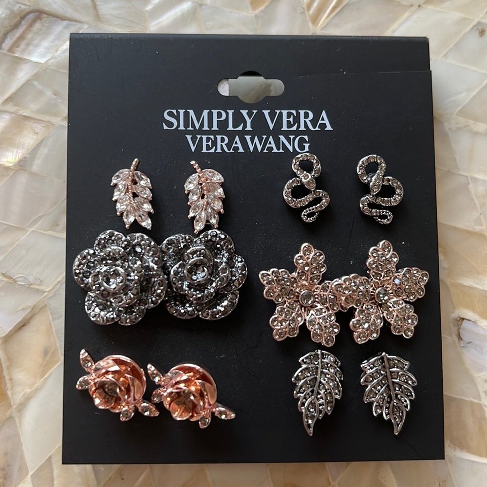 Vera Wang Earring Set